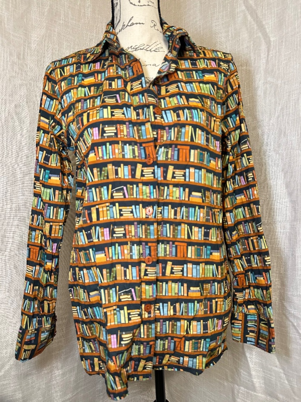 Quirky book print bookshelves library cotton button down blouse size small